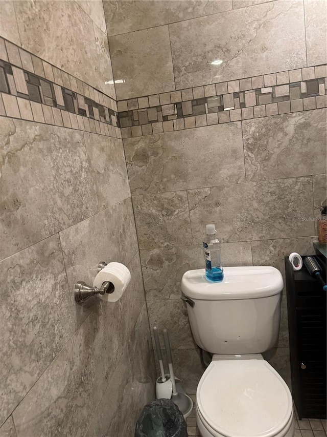 2220 Woods Trl, Lakeland, FL 33809 - bathroom with toilet