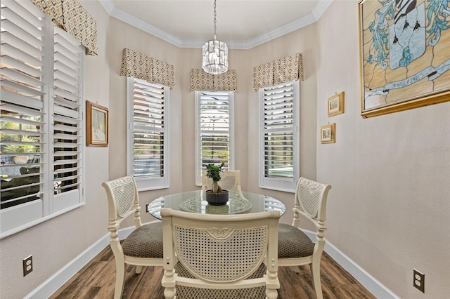 12672 Fontana Loop, Bradenton, FL 34211 - dining room featuring wood finished floors, baseboards, a chandelier, and ornamental molding