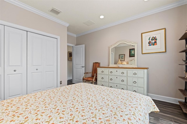 12672 Fontana Loop, Bradenton, FL 34211 - bedroom featuring crown molding, baseboards, dark wood-style floors, a closet, and recessed lighting