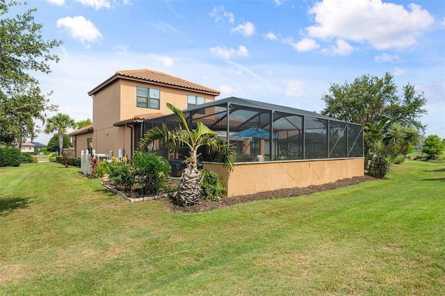 12672 Fontana Loop, Bradenton, FL 34211 - back of property featuring stucco siding, a yard, a tile roof, and glass enclosure