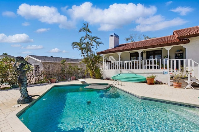 11285 8th St E, Treasure Island, FL 33706 - swimming pool featuring a patio, a jacuzzi, and a diving board