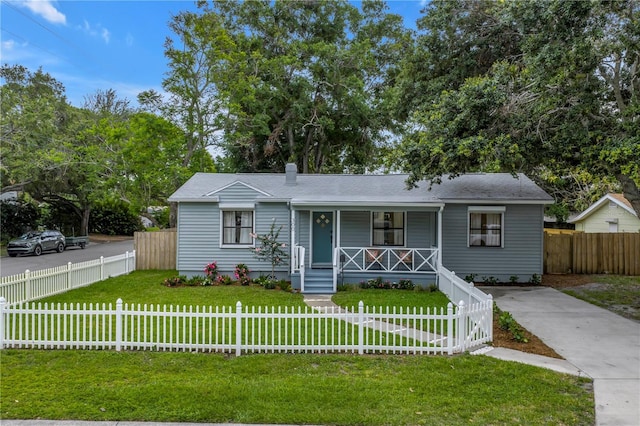 300 33rd Ave N, Saint Petersburg, FL 33704 - view of front facade with a porch and roof with shingles
