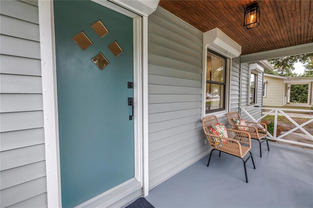 300 33rd Ave N, Saint Petersburg, FL 33704 - property entrance with a porch