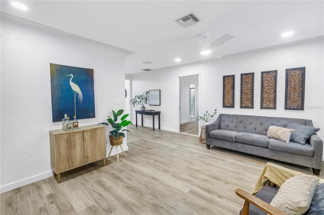 300 33rd Ave N, Saint Petersburg, FL 33704 - living area featuring light wood-type flooring, baseboards, and recessed lighting