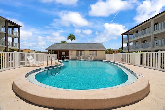 340 Causeway Blvd Unit 104, Dunedin, FL 34698 - community pool with a patio