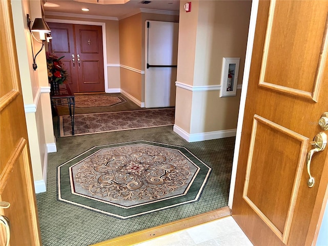 1180 Gulf Blvd Unit 306, Clearwater, FL 33767 - foyer entrance with crown molding and baseboards