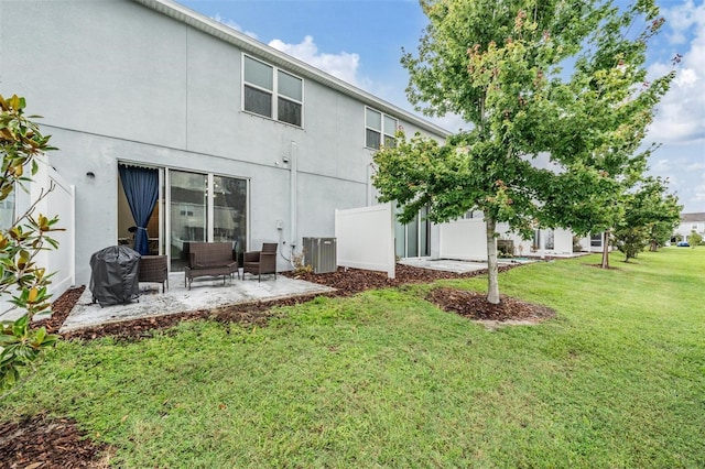 7030 Summer Holly Pl, Riverview, FL 33578 - rear view of property with a patio area, a yard, stucco siding, and an outdoor living space