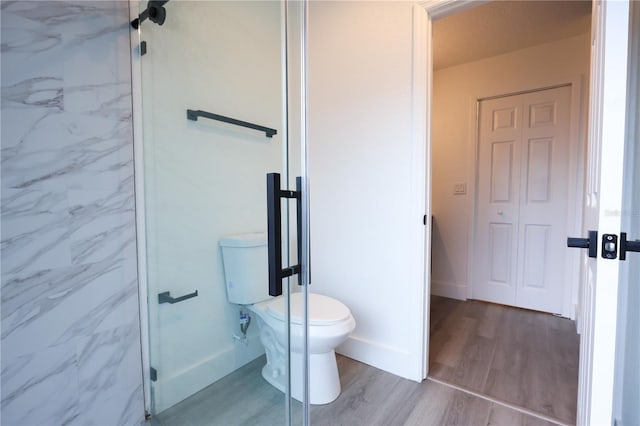 4260 Saint Lawrence Dr, New Port Richey, FL 34655 - full bathroom featuring toilet, wood finished floors, a shower with shower door, and baseboards