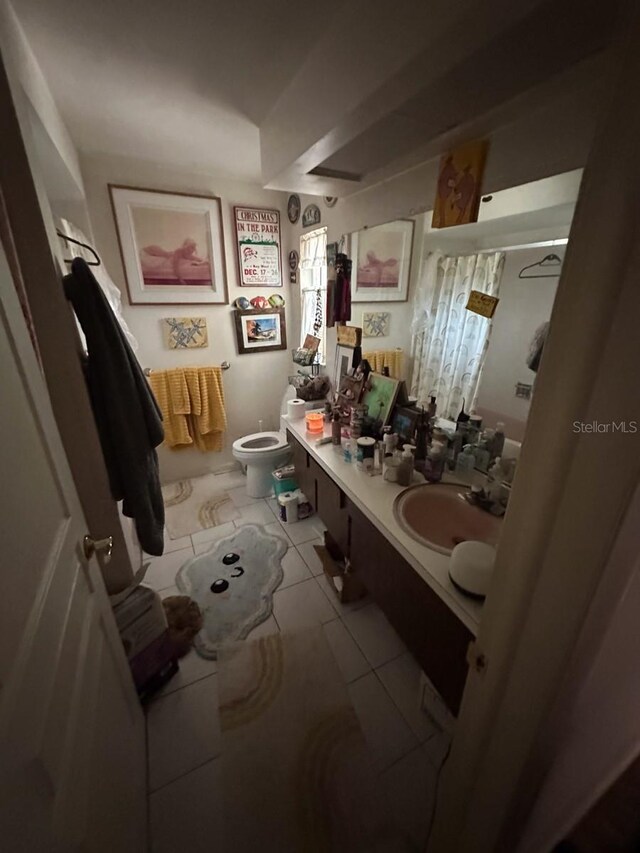1559 San Roy Dr, Dunedin, FL 34698 - full bath featuring toilet, double vanity, and a shower