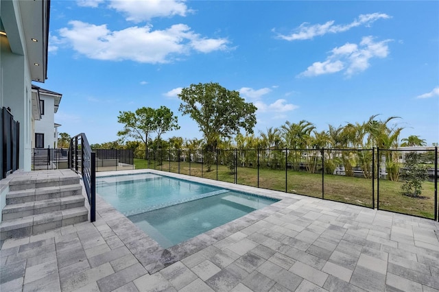 6534 Simone Shores Cir, Apollo Beach, FL 33572 - view of swimming pool with a patio and a pool with connected hot tub