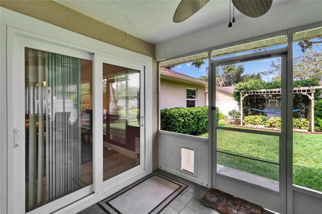 905 Balsamina Dr, Brandon, FL 33510 - unfurnished sunroom with a ceiling fan