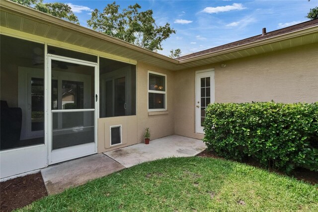905 Balsamina Dr, Brandon, FL 33510 - view of yard with a sunroom and a patio area