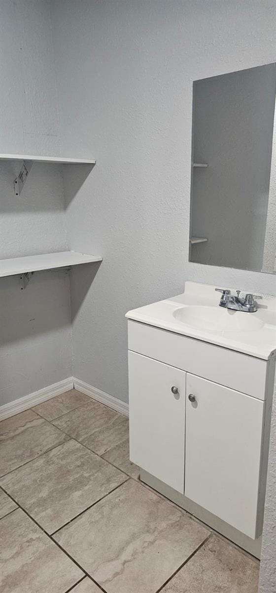 9307 N 16th St, Tampa, FL 33612 - laundry area with baseboards