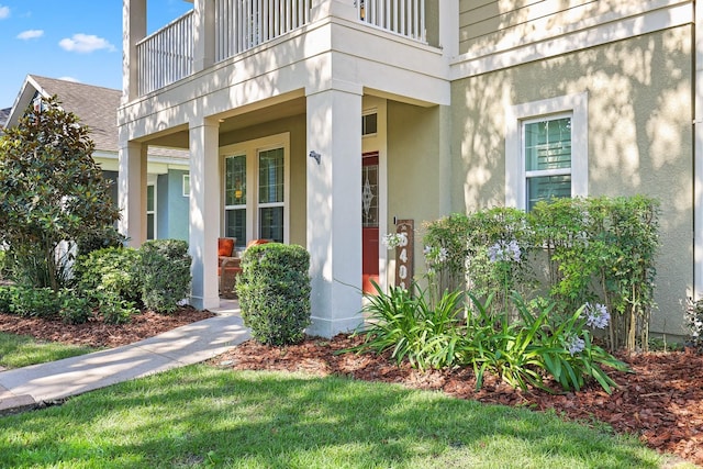 5401 Match Point Pl, Lithia, FL 33547 - entrance to property with a balcony and stucco siding