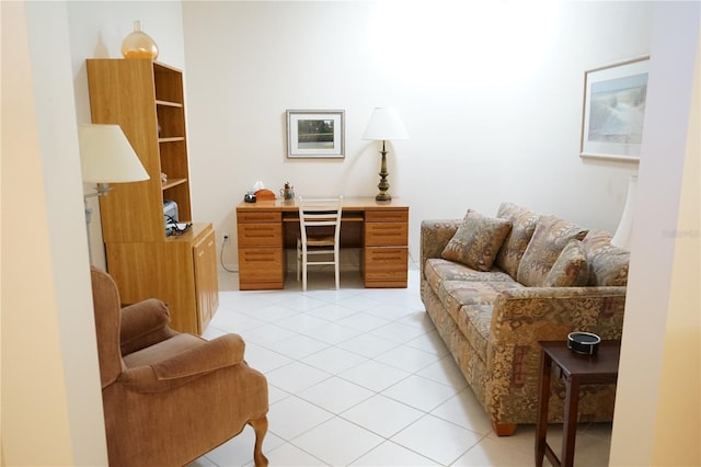 2325 Brookfield Greens Cir Unit 41, Sun City Center, FL 33573 - living area featuring light tile patterned floors