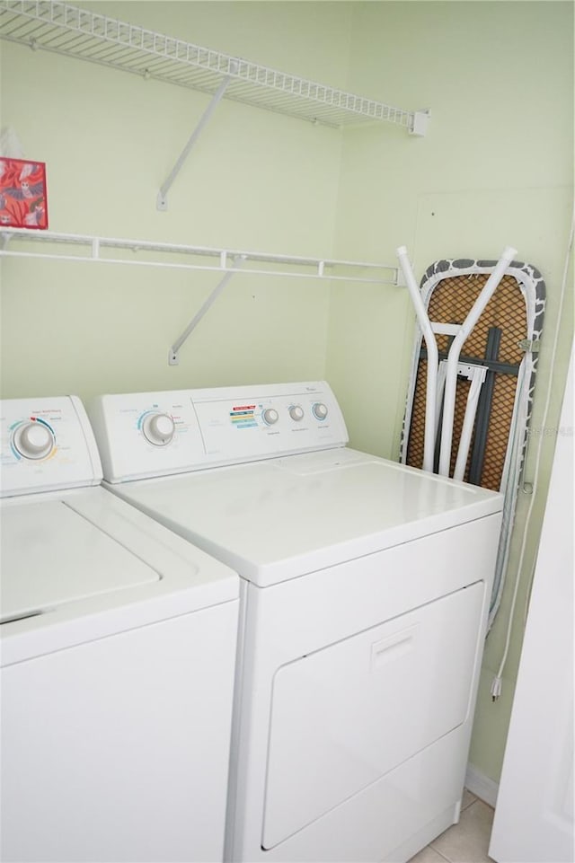 2325 Brookfield Greens Cir Unit 41, Sun City Center, FL 33573 - laundry area featuring washer and clothes dryer and light tile patterned floors
