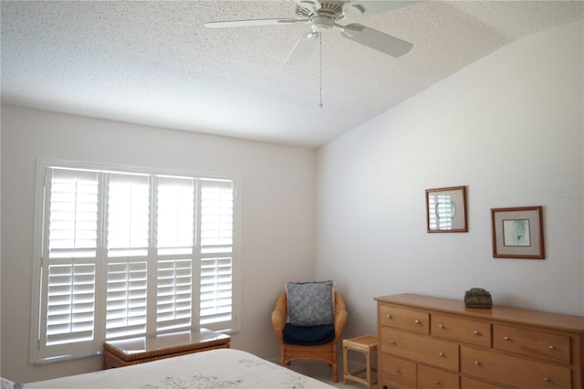 2325 Brookfield Greens Cir Unit 41, Sun City Center, FL 33573 - bedroom featuring vaulted ceiling, a textured ceiling, and ceiling fan