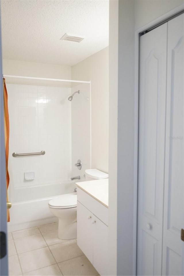 2325 Brookfield Greens Cir Unit 41, Sun City Center, FL 33573 - full bath featuring toilet, vanity, washtub / shower combination, tile patterned floors, and a textured ceiling