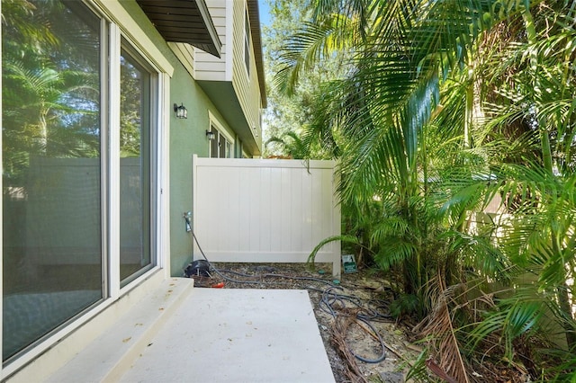 5024 Sylvester Loop, Tampa, FL 33610 - view of patio / terrace