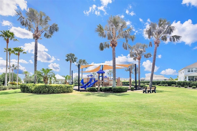 5225 Brighton Shore Dr, Apollo Beach, FL 33572 - communal playground with a yard