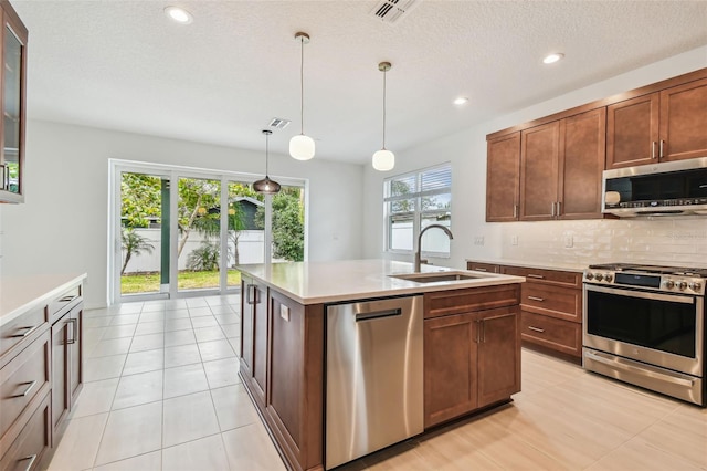 511 Roanoke St, Dunedin, FL 34698 - kitchen with stainless steel appliances, a sink, light countertops, backsplash, and recessed lighting