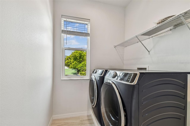 511 Roanoke St, Dunedin, FL 34698 - laundry area with baseboards and washing machine and clothes dryer
