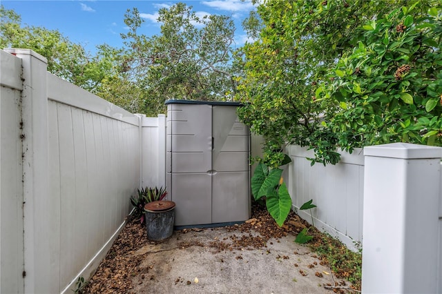 9674 104th Ave, Largo, FL 33773 - view of outbuilding with a fenced backyard