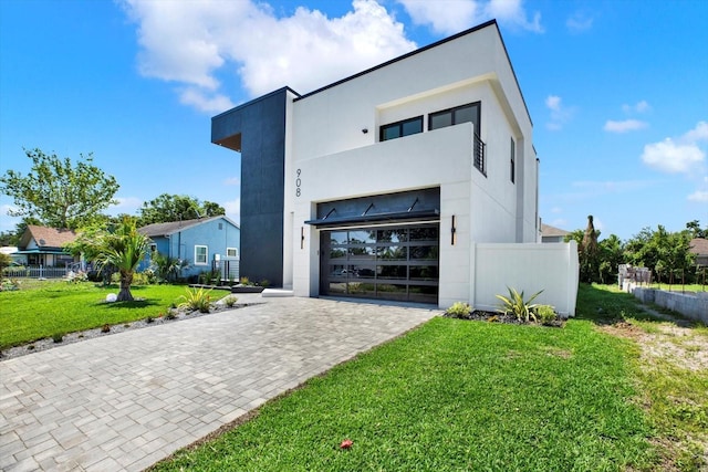 908 W Fribley St, Tampa, FL 33603 - contemporary house featuring decorative driveway, stucco siding, and a garage