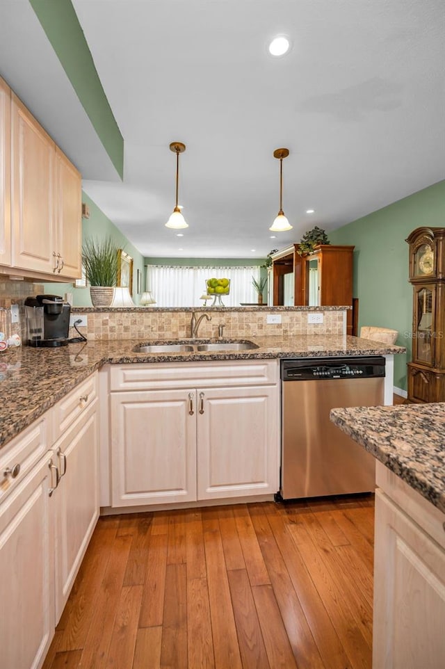 250 Rosery Rd NW Unit 218, Largo, FL 33770 - kitchen with dishwasher, tasteful backsplash, light wood finished floors, hanging light fixtures, and recessed lighting