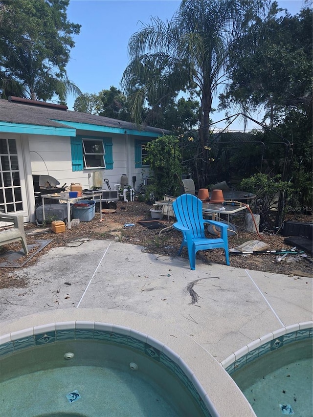 1831 Pasadena Dr, Dunedin, FL 34698 - view of swimming pool with an outdoor hot tub and a patio area