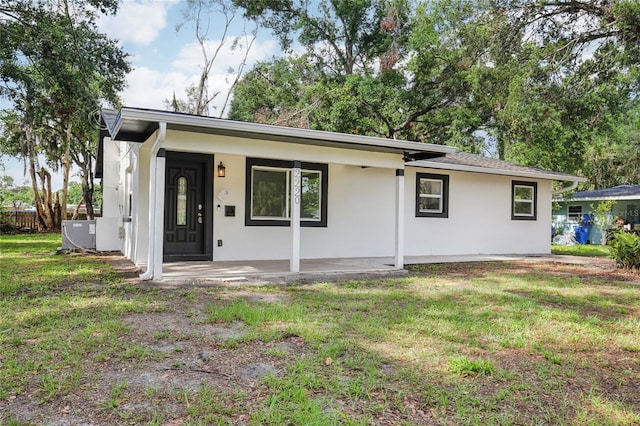 2220 3rd Ave E, Bradenton, FL 34208 - ranch-style house featuring stucco siding, a front lawn, and a porch