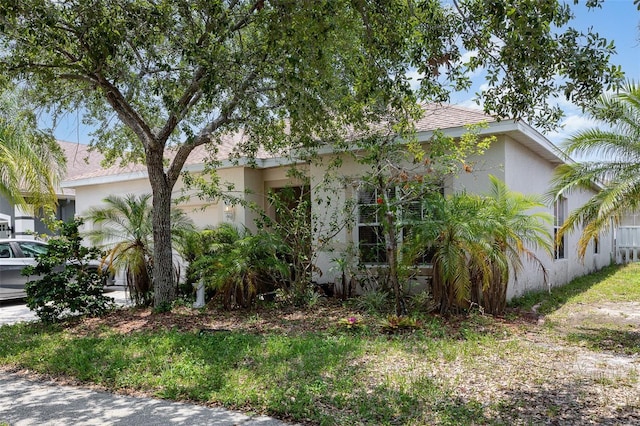 7603 Wood Violet Dr, Gibsonton, FL 33534 - obstructed view of property featuring stucco siding