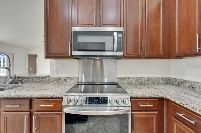 6425 Clair Shore Dr, Apollo Beach, FL 33572 - kitchen featuring appliances with stainless steel finishes, a sink, and light stone counters