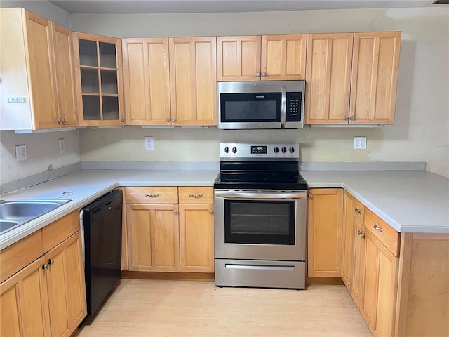 403 E Carolina Ave, Plant City, FL 33563 - kitchen featuring stainless steel appliances, light brown cabinetry, and light wood-style floors