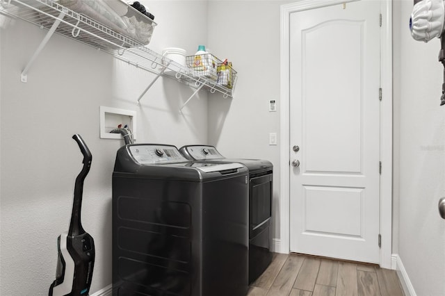5314 Alafia Falls Dr, Lithia, FL 33547 - laundry area with washing machine and dryer, light wood finished floors, and baseboards