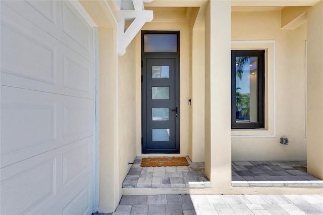 6522 Simone Shores Cir, Apollo Beach, FL 33572 - property entrance with stucco siding