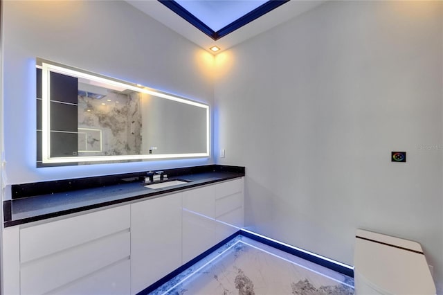 6522 Simone Shores Cir, Apollo Beach, FL 33572 - bathroom featuring marble look tiles, vanity, toilet, and a marble finish shower