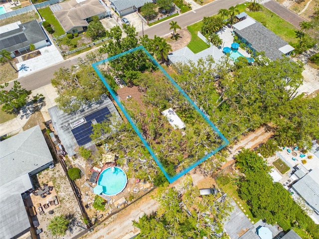 6114 7th Ave S, Gulfport, FL 33707 - aerial view of property's location with a pool and property boundaries highlighted