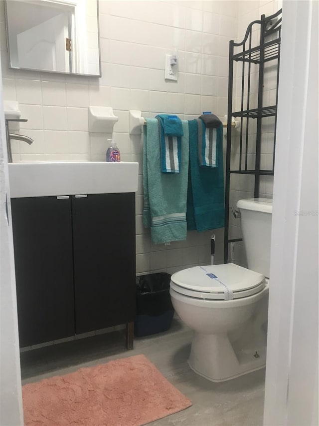 14141 Gulf Blvd Unit 5, Saint Petersburg, FL 33708 - bathroom featuring tile walls, toilet, and vanity