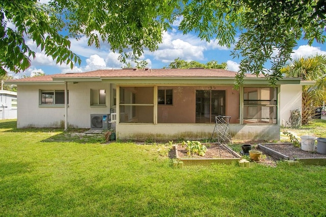1511 Ave F NE, Winter Haven, FL 33881 - back of property featuring a sunroom, a cooling unit, a lawn, and a garden