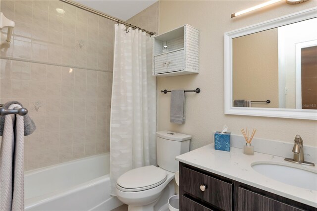 9465 126th Ave, Largo, FL 33773 - full bathroom with toilet, vanity, and shower / bath combo with shower curtain