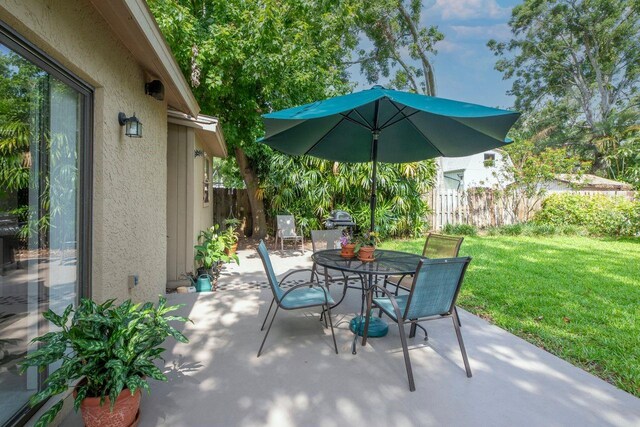 9465 126th Ave, Largo, FL 33773 - view of patio featuring outdoor dining area