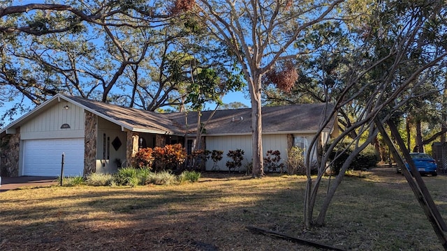 2033 Aaron Pl, Clearwater, FL 33760 - single story home with a garage and a front lawn