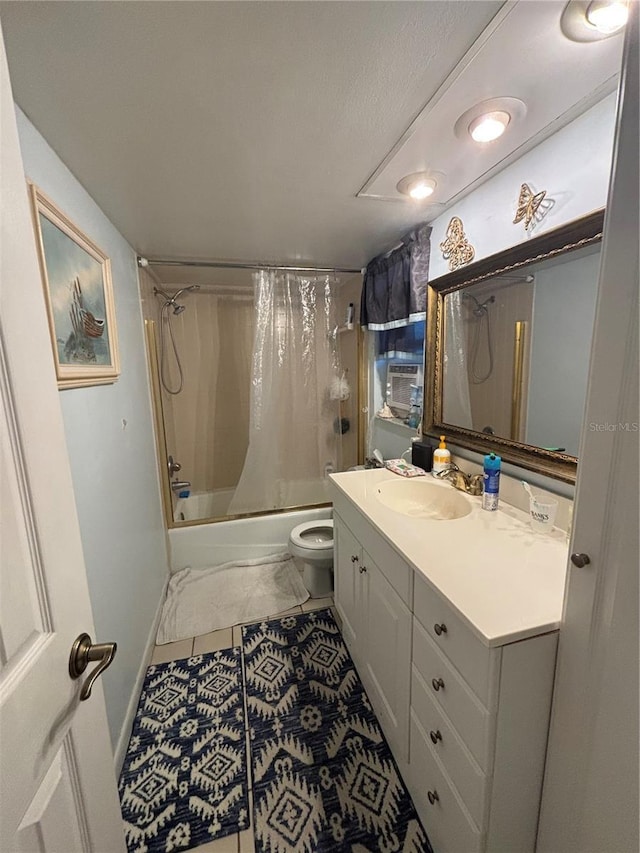 2033 Aaron Pl, Clearwater, FL 33760 - bathroom featuring shower / bath combo, vanity, toilet, and baseboards