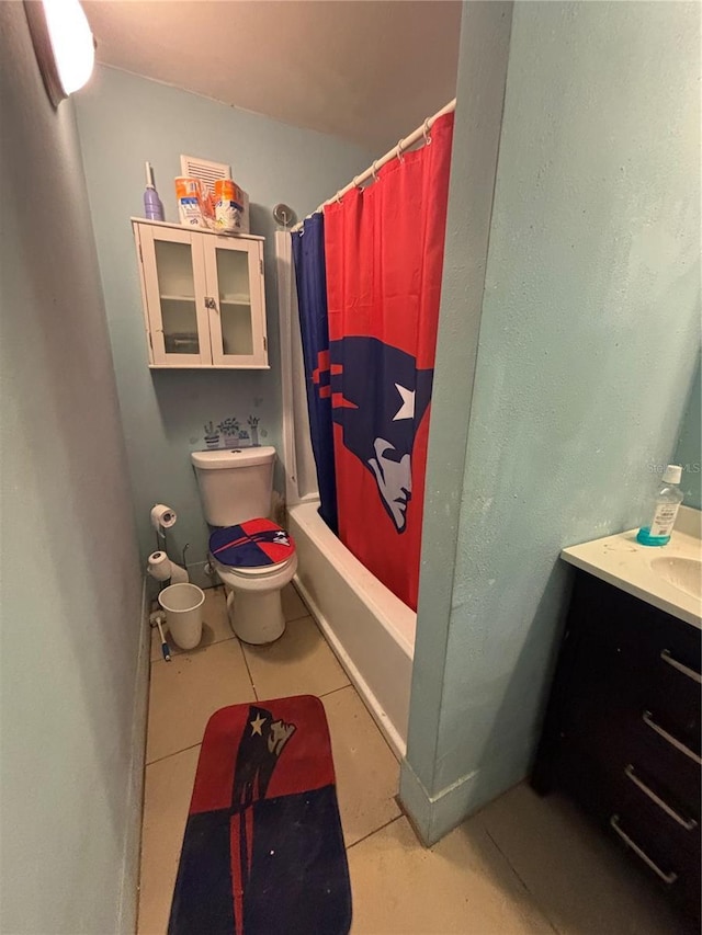 2033 Aaron Pl, Clearwater, FL 33760 - bathroom featuring vanity, toilet, and shower / bath combination with curtain