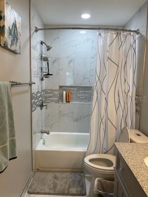 2714 60th Avenue Terrace W Unit 12D, Bradenton, FL 34207 - bathroom with toilet, vanity, shower / bathtub combination with curtain, and recessed lighting