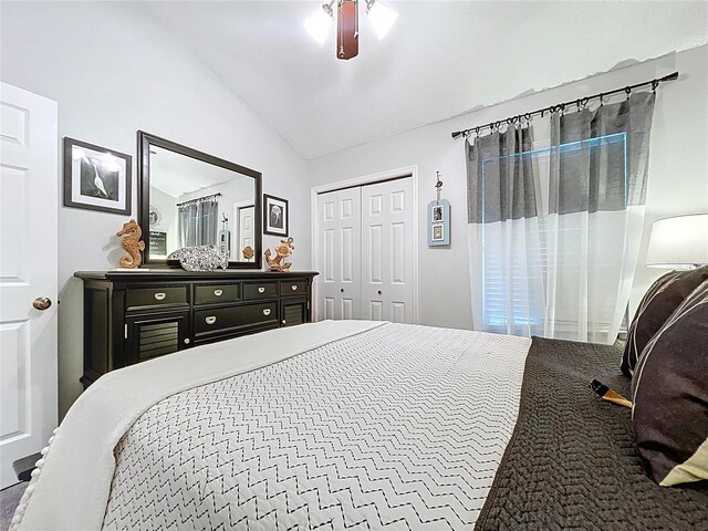 1445 Stonehenge Way, Palm Harbor, FL 34683 - bedroom with lofted ceiling, a closet, and a ceiling fan