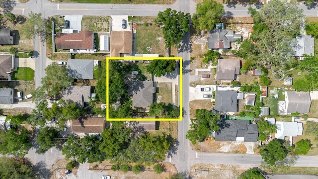 8517 N Branch Ave, Tampa, FL 33604 - aerial view of residential area featuring property parcel outlined