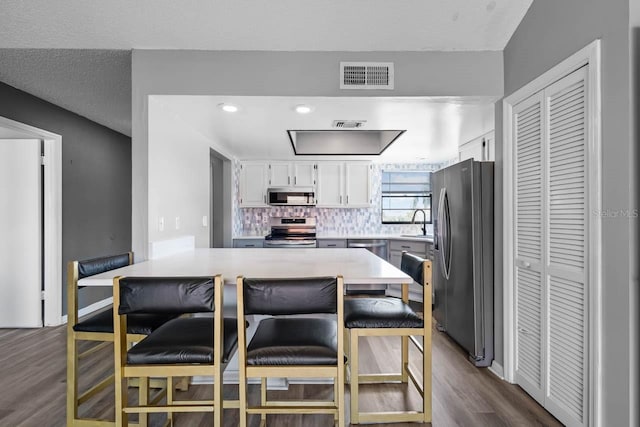 609 Lively Dr Unit B, Sun City Center, FL 33573 - kitchen with stainless steel appliances, dark wood-style floors, and light countertops
