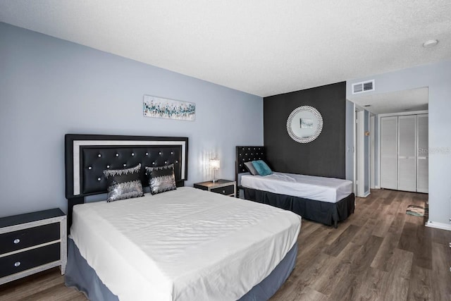 609 Lively Dr Unit B, Sun City Center, FL 33573 - bedroom with wood finished floors